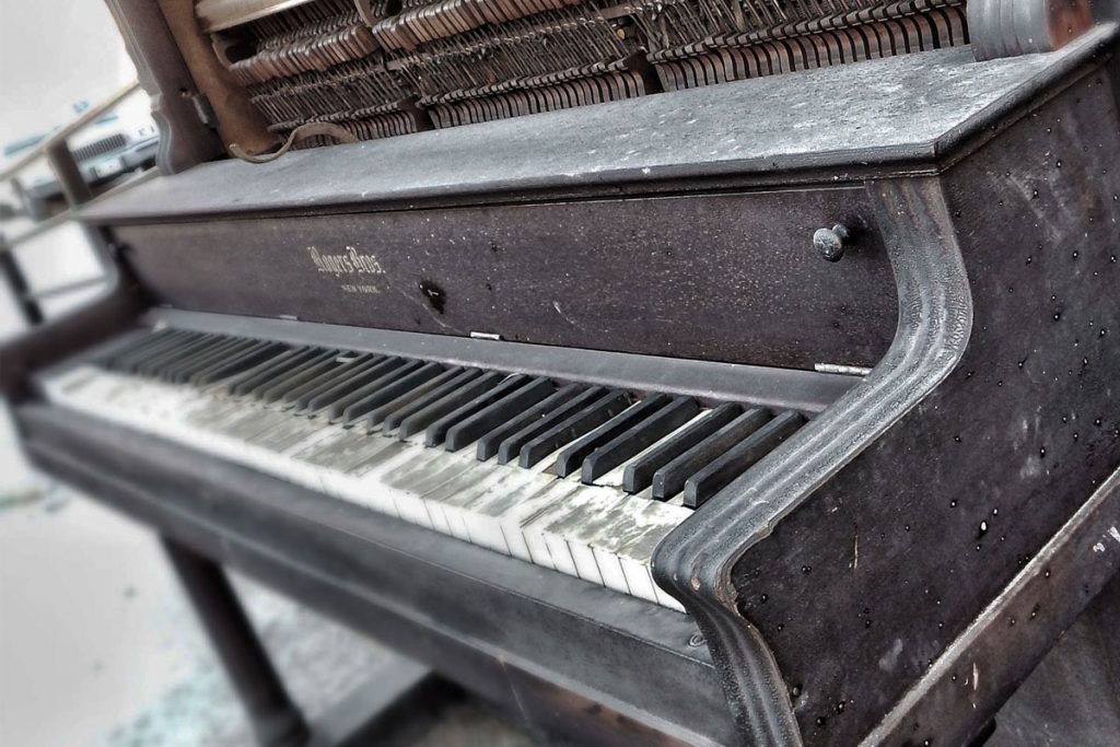 piano-ology-buying-a-piano-featured-photo-by-melissa-edwards-on-unsplash