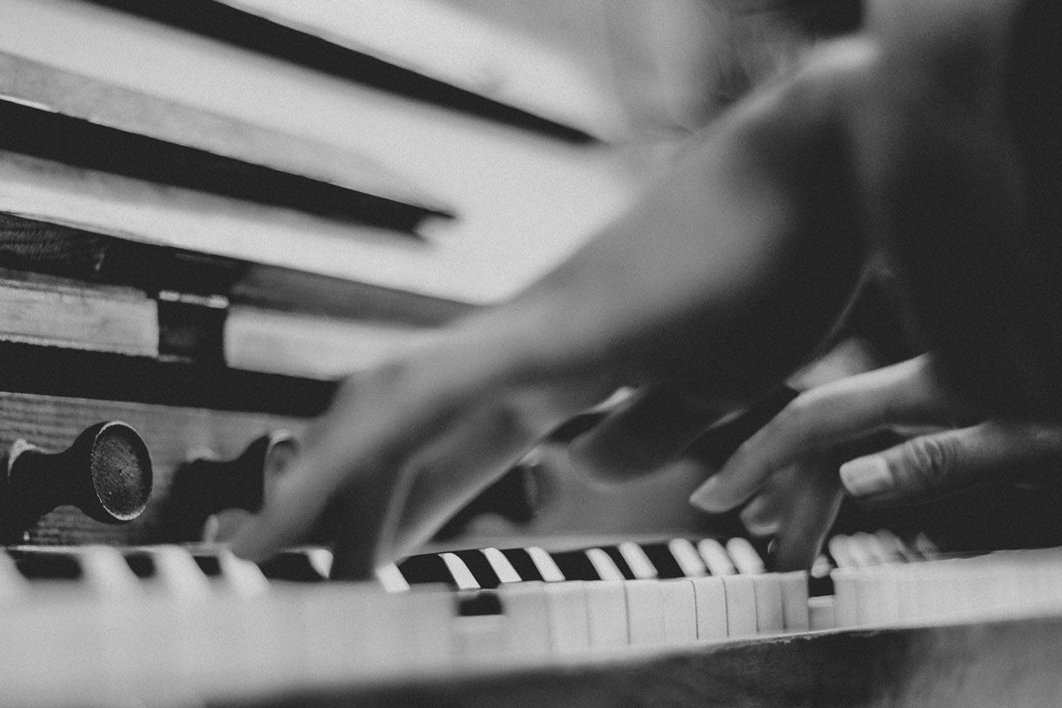 piano-ology-piano-technique-micro-lessons-featured-photo-by-guang-yang-on-unsplash